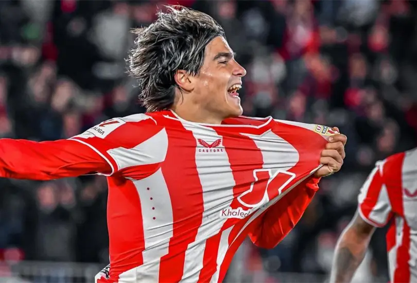 El futbolista suena para llegar al club y la afición se ilusiona con el fichaje. El futbolista suena para llegar al club y la afición se ilusiona con el fichaje.
