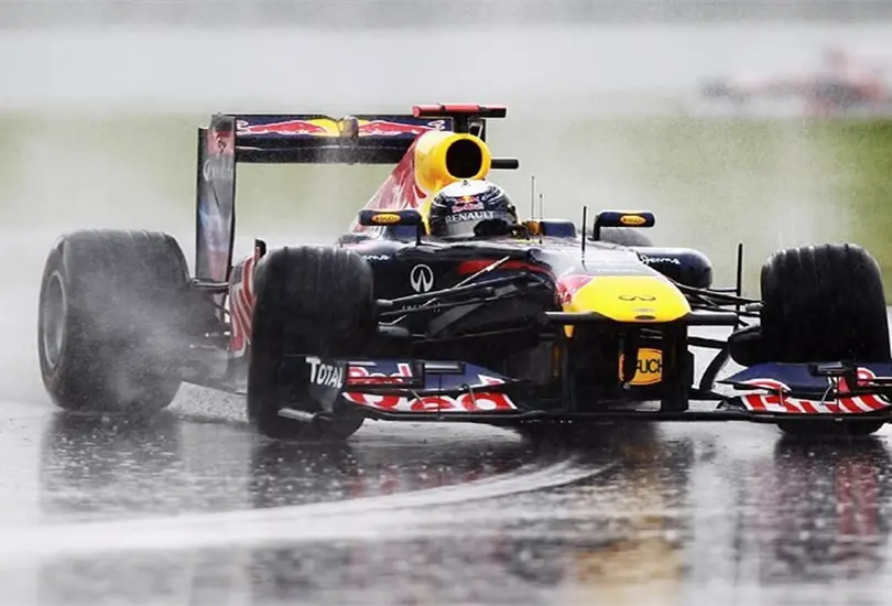 Este regreso de Vettel no solo emociona a los fanáticos de la Fórmula 1, sino también a los entusiastas del automovilismo en general Este regreso de Vettel no solo emociona a los fanáticos de la Fórmula 1, sino también a los entusiastas del automovilismo en general