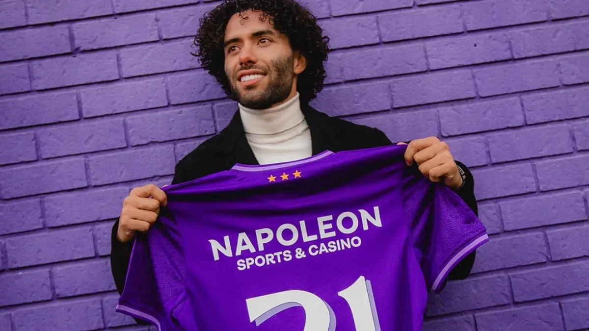  César Huerta ya posa con los colores del Anderlecht 