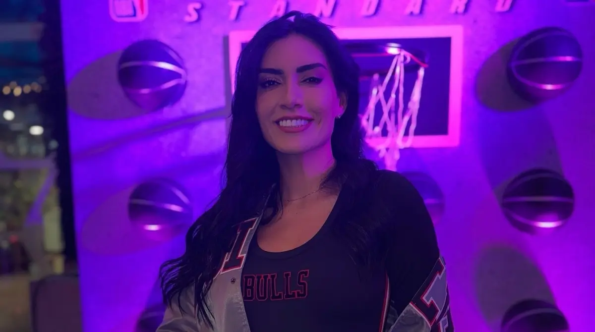 Dentro de los medios de comunicación acumula poco más de ocho años de trayectoria.