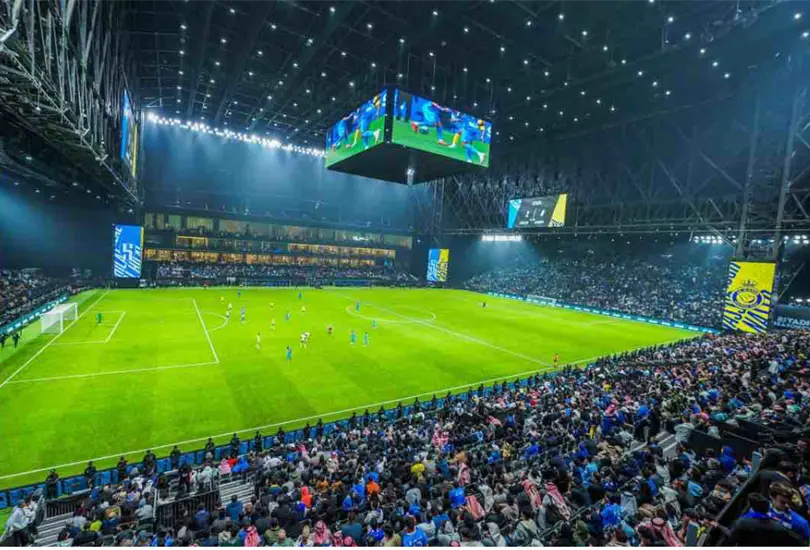 El estadio cuenta con un techo retráctil, lo que permite su uso durante todo el año, y está equipado con tecnología de última generación El estadio cuenta con un techo retráctil, lo que permite su uso durante todo el año, y está equipado con tecnología de última generación