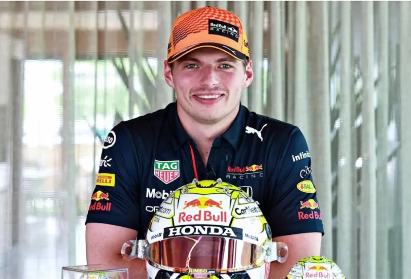 El campe&oacute;n de F&oacute;rmula 1 le pidi&oacute; permiso a la escuder&iacute;a para probar  en Moto2 o Moto3 y recibi&oacute; un rotundo no como respuesta