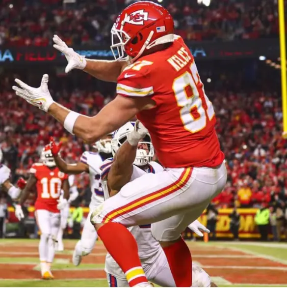 Travis Kelce rompe enorme récord en playoffs de la NFL