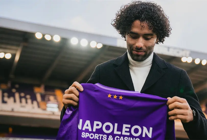 C&eacute;sar Huerta tuvo que ver el partido del RSC Anderlecht desde la grada