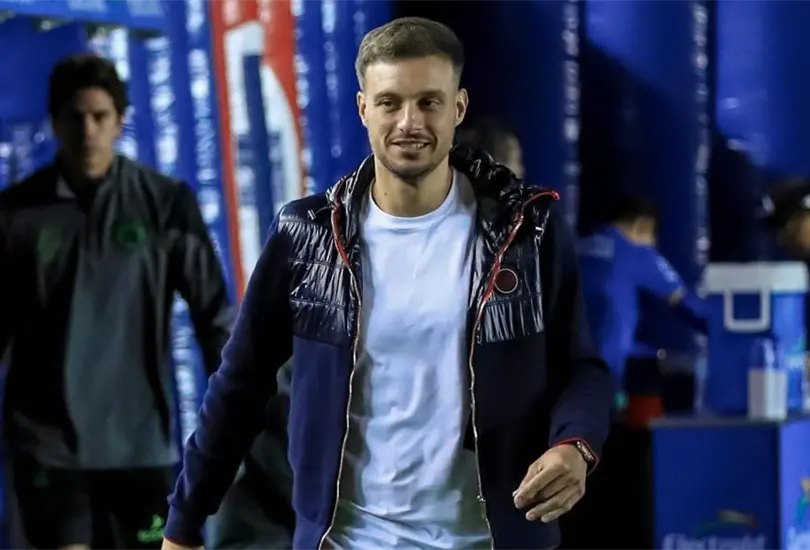 El técnico fue captado llegando a las instalaciones del equipo y sorprendió a muchos. El técnico fue captado llegando a las instalaciones del equipo y sorprendió a muchos.