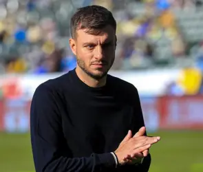 Exhiben a Anselmi por supuesta cuenta fake para defenderse