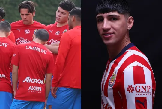 Alan Pulido provocó la salida de un elemento de Chivas