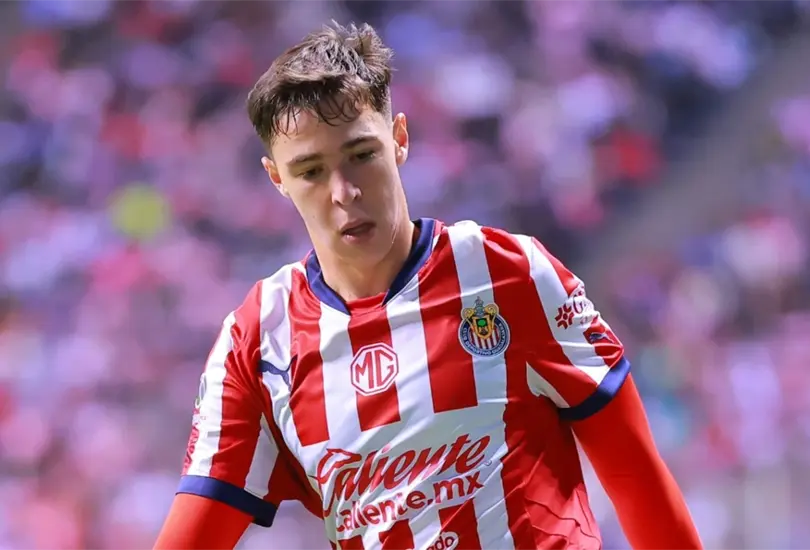 Mateo Ch&aacute;vez tiene a un club en Europa ofertando por &eacute;l, pero en Chivas se niegan a dejarlo ir
