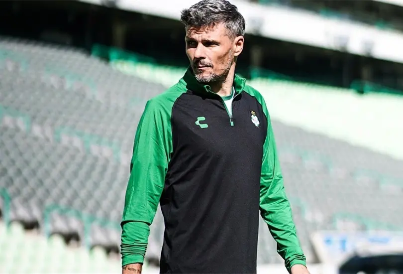 Fernando Ortiz no ha logrado sacar del bache a Santos, al contrario el equipo se hunde cada d&iacute;a m&aacute;s