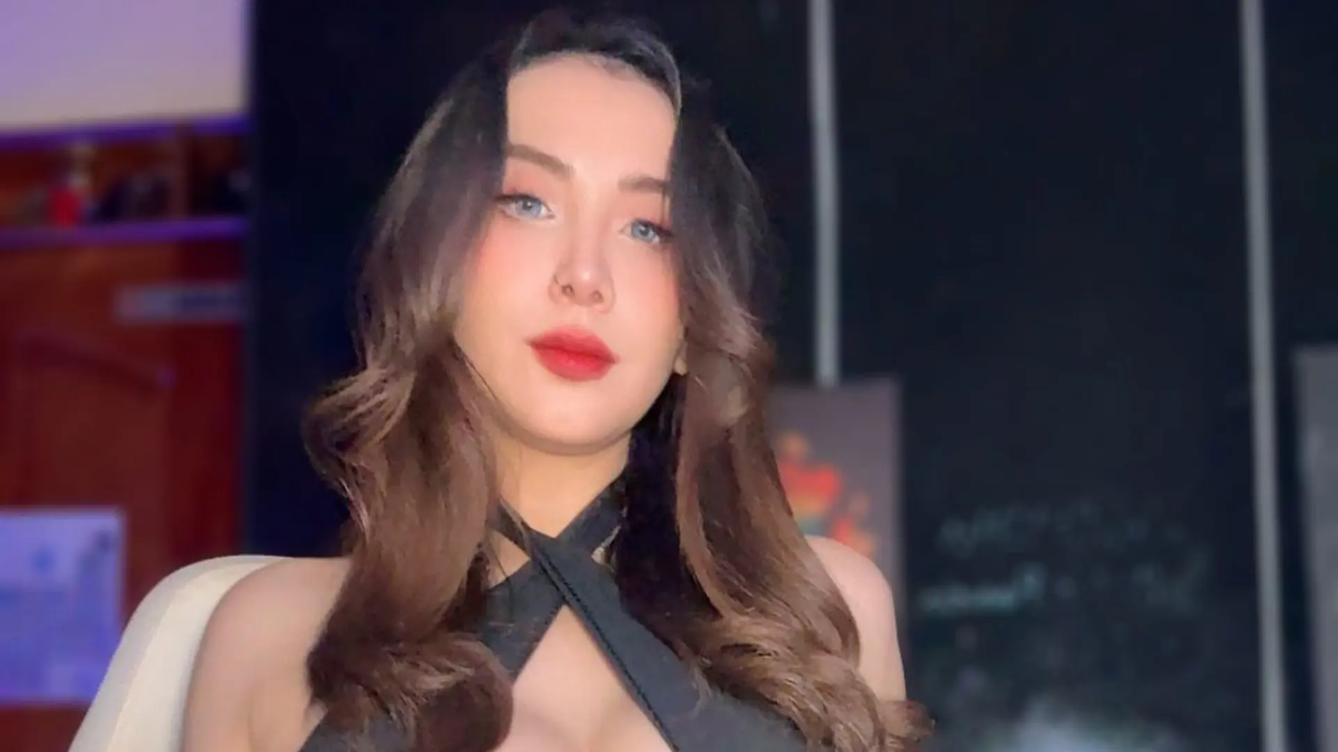 Su contenido es variado, ya que tiene activas distintas plataformas como TikTok, Twitch y Facebook.