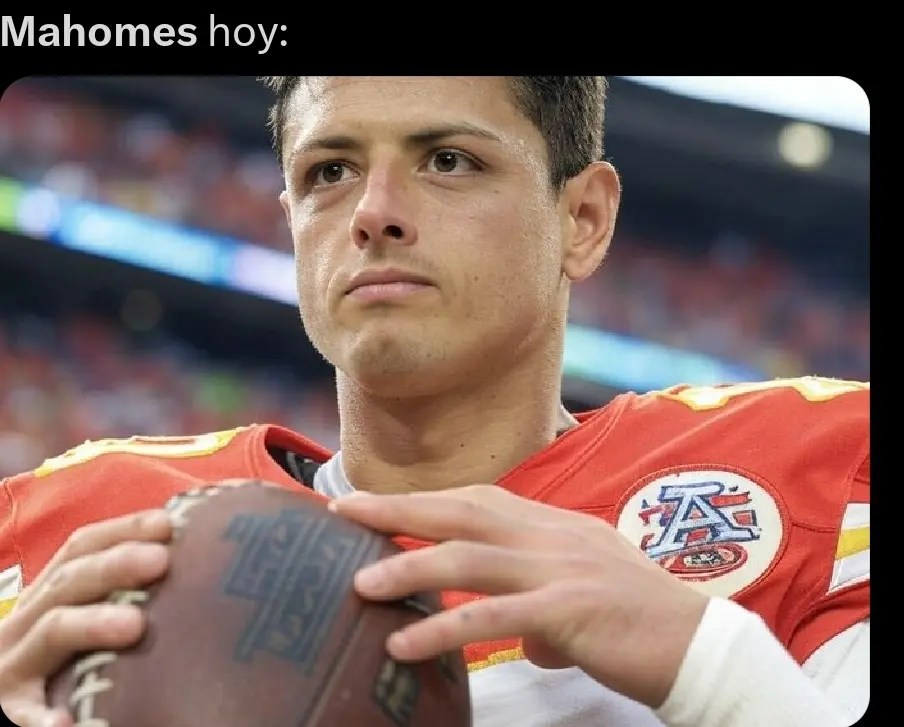 Mahomes fue derribado en distintas ocasiones y hasta lo interceptaron dos veces.