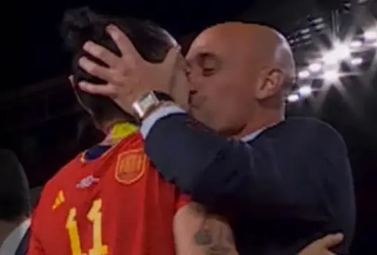 Luis Rubiales, expresidente de Real Federación Española de Fútbol, beso sin consentimiento a la jugadora de la selección Jenni Hermoso