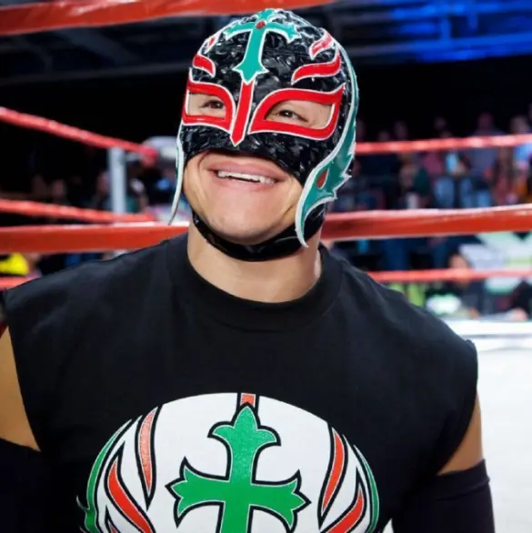 Marvel amenaza a Rey Mysterio por sus trajes de superhéroes