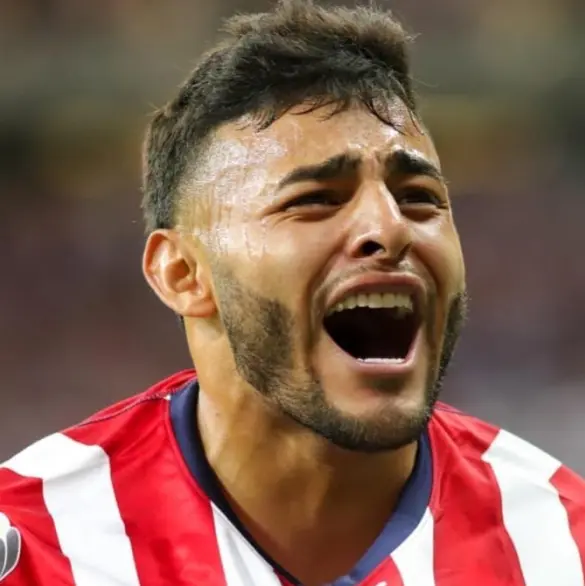 ¿Un jugador? Alexis Vega exhibe al culpable de su salida de Chivas