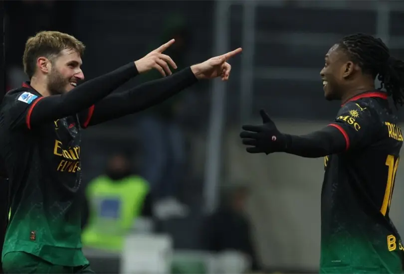 Santiago Giménez vuelve a brillar para darle el triunfo a su equipo Santiago Giménez vuelve a brillar para darle el triunfo a su equipo