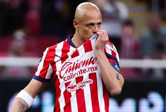 Chivas ha tenido un movimiento que parece ser oxígeno puro para Chicharito Hernández