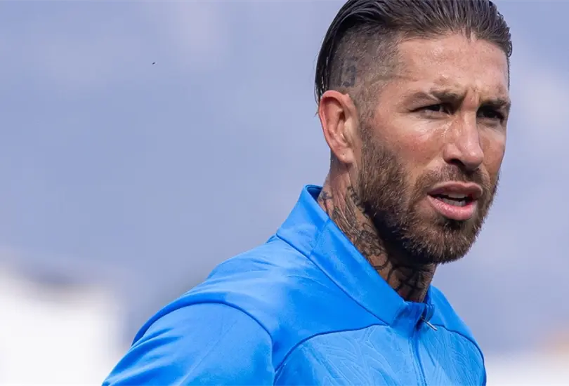 Sergio Ramos se reh&uacute;sa a convivir con aficionados de Rayados