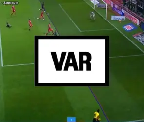 Revelan audios del VAR en el gol anulado de Chivas vs Toluca