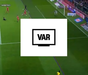 La prueba que confirmaría que sí editaron audios de VAR vs Chivas