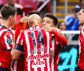 Exhiben a futbolista de Chivas por promover grupos de apuestas