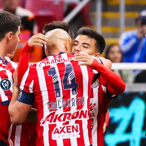 Exhiben a futbolista de Chivas por promover grupos de apuestas