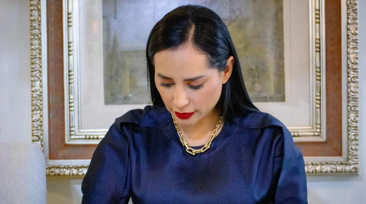 Sandra Cuevas ha sido 'culpada' de la muerte de algunas celebridad, esto debido a que se toma fotos con ellos y estos fallecen