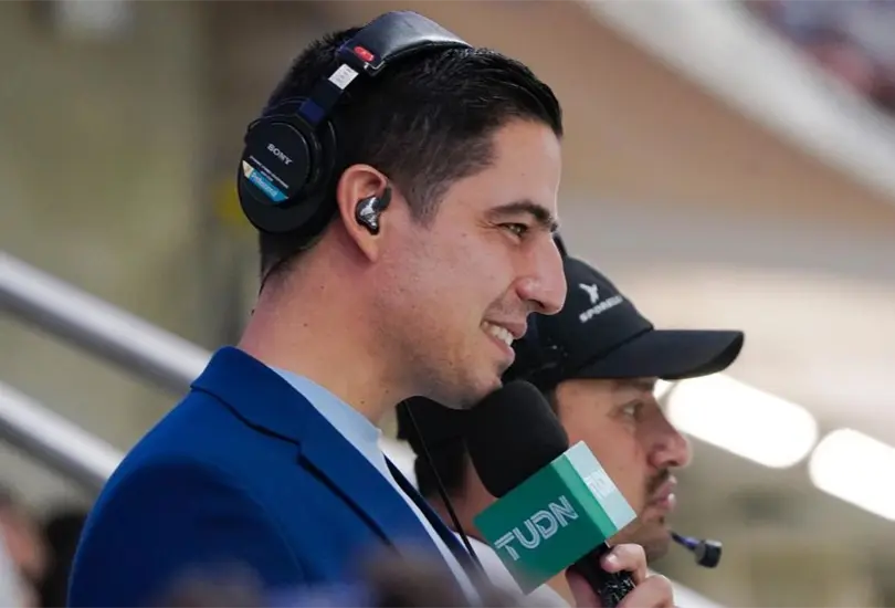 El narrador sorprendió con sus comentarios en plena transmisión del Clásico Capitalino. El narrador sorprendió con sus comentarios en plena transmisión del Clásico Capitalino.
