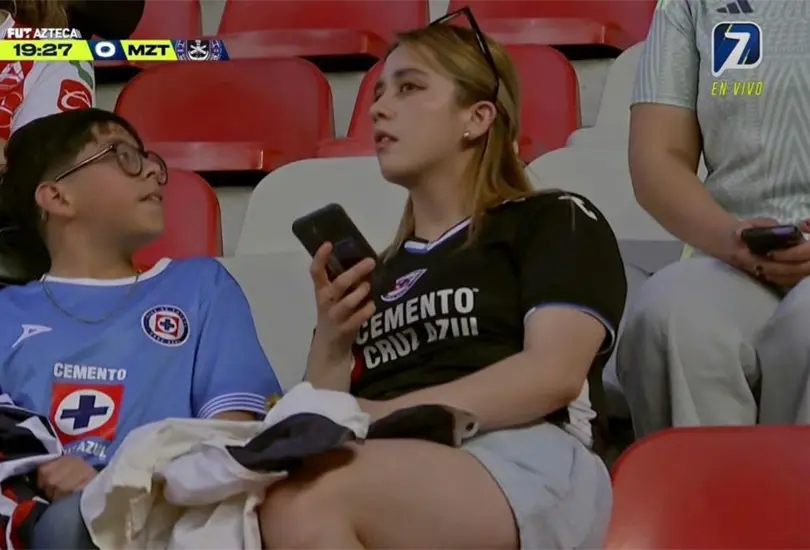 La chica ha ganado mucha popularidad en los últimos días. La chica ha ganado mucha popularidad en los últimos días.