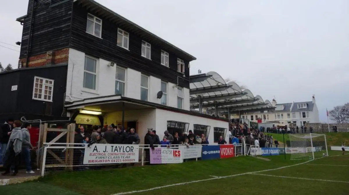  The Dripping Pan su nombre proviene de su antigua función como una cantera de sal. 