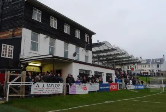 The Dripping Pan su nombre proviene de su antigua función como una cantera de sal.