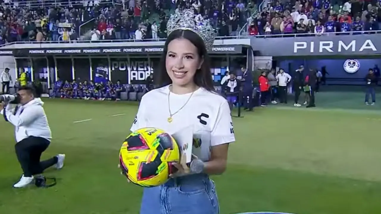  La mujer formó parte de la ceremonia del encuentro en Sinaloa. 