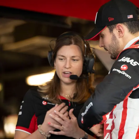 Ella es Laura Müller, la primera ingeniera de carreras en la F1