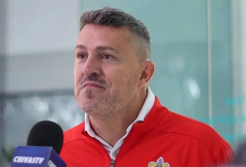 &Oacute;scar Garc&iacute;a est&aacute; en la cuerda floja en Chivas