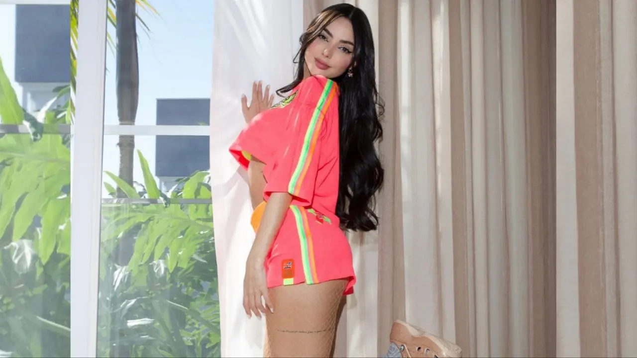 Nyvi creció prácticamente en el escenario al ser de padre músico y madre actriz.