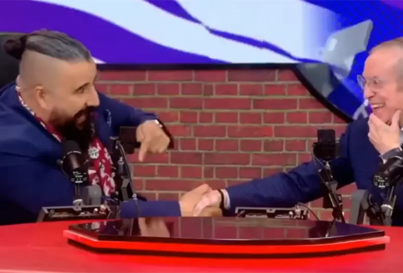 Álvaro Morales vuelve a ser sensación tras indirecta a David Faitelson Álvaro Morales vuelve a ser sensación tras indirecta a David Faitelson