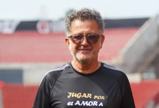 El entrenador colombiano fue despedido por problemas internos