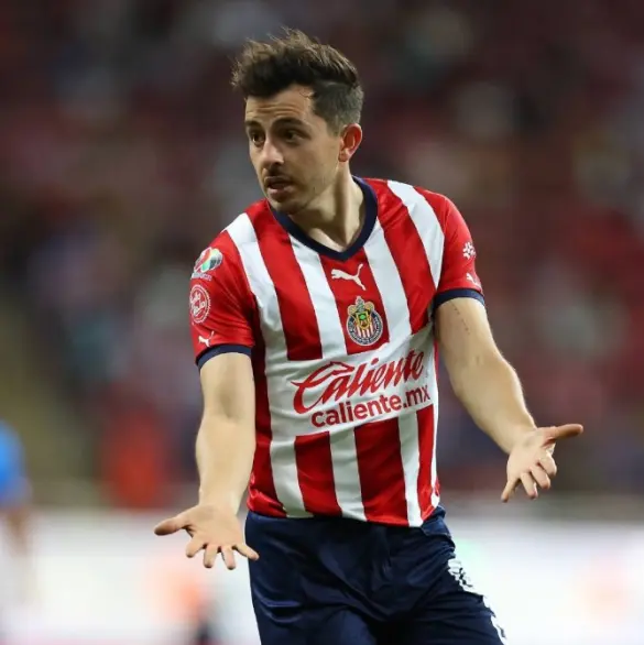 Chivas toma decisión sobre el futuro de Alan Mozo en el club