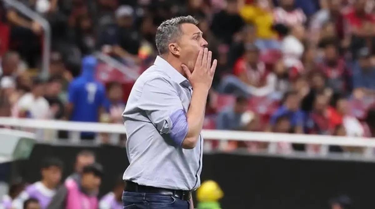  El técnico español ya disfruta sus ganancias por dirigir a Chivas 