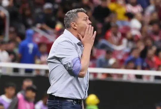 El técnico español ya disfruta sus ganancias por dirigir a Chivas