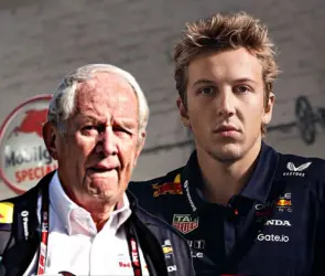 La reacción de Helmut Marko a la salida de Liam Lawson de RB