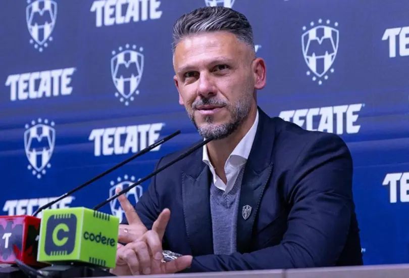 Demichelis la pasa mal tra salir de Rayados. Demichelis la pasa mal tra salir de Rayados.