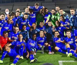 Ex de Cruz Azul llama boliviano a un aficionado y lo suspenden 4 meses