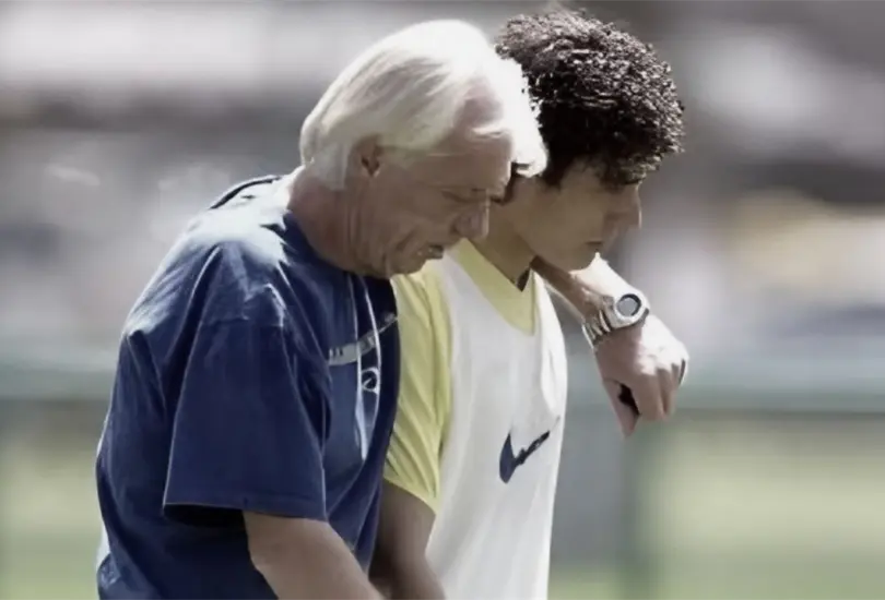 El guardameta fue uno de los primeros en despedir al t&eacute;cnico europeo.