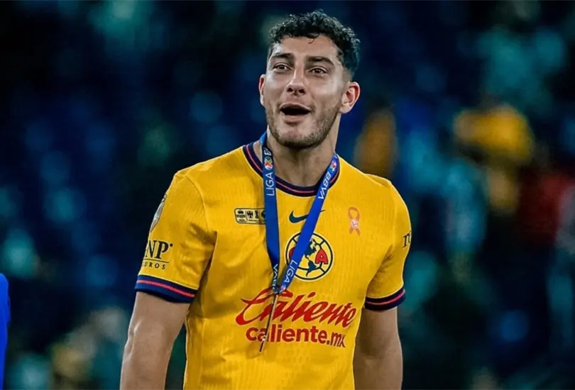 Sebasti&aacute;n C&aacute;ceres qued&oacute; mal parado con sus medallas de campe&oacute;n.