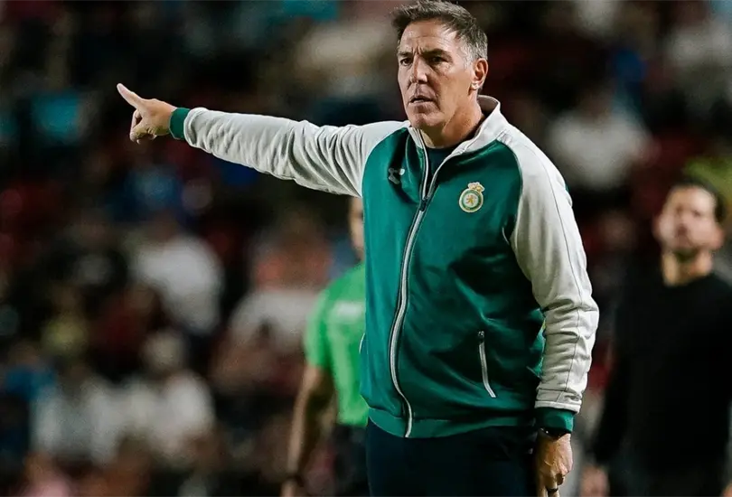 Eduardo Berizzo no se guard&oacute; nada en contra de la FIFA