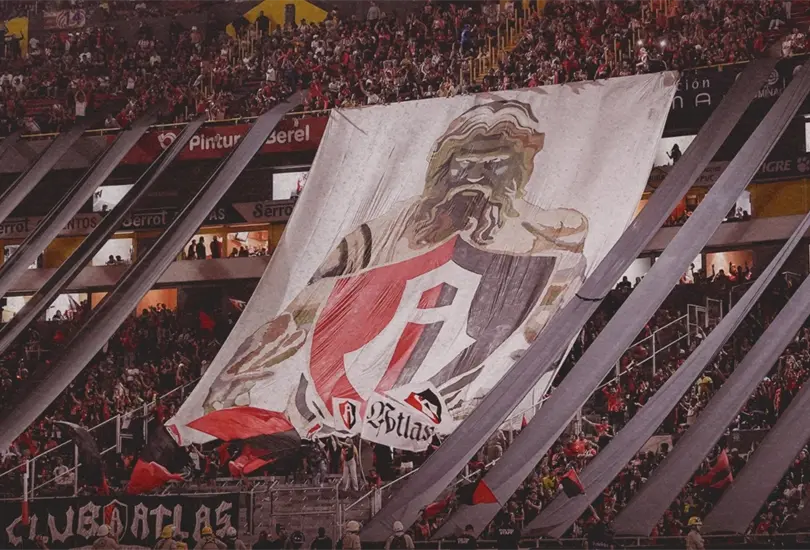 La afici&oacute;n report&oacute; agresiones de los elementos de seguridad en el Estadio Jalisco