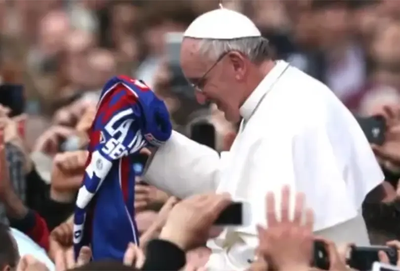 El Papa Francisco jam&aacute;s ocult&oacute; su pasi&oacute;n por el futbol.