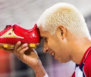 Exhiben al Bofo Bautista por lanzar insultos en un torneo infantil