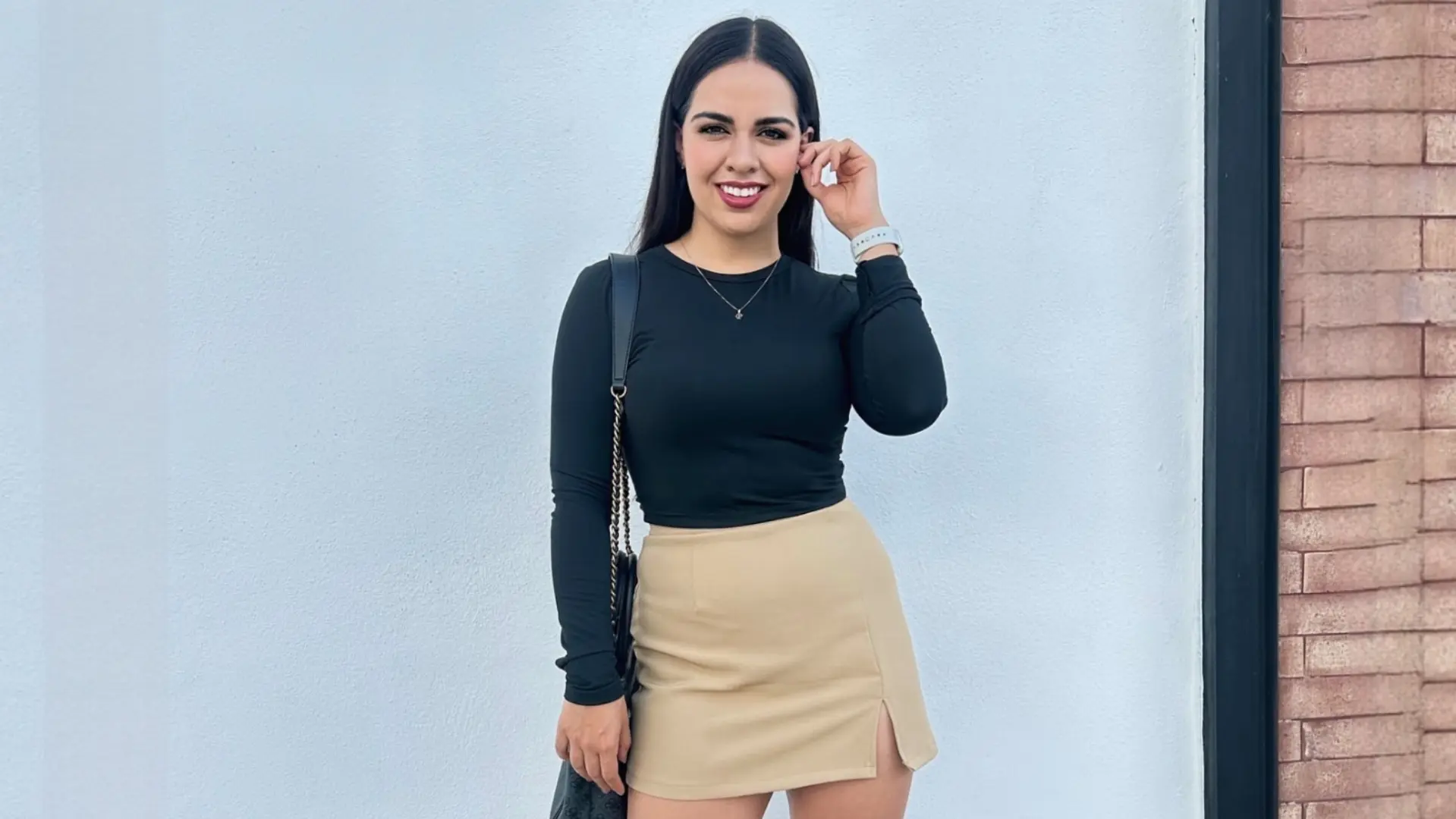 Pasó un par de años en Radio y Televisión de Aguascalientes.