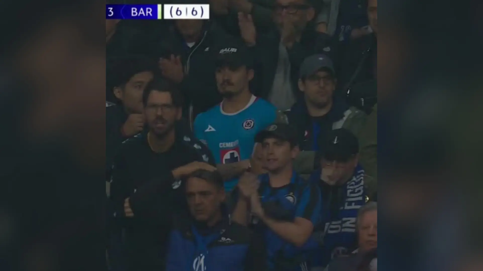 Un aficionado de Cruz Azul también llamó la atención en las gradas de San Siro.